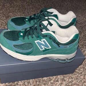 New Balance Green and Teal Mesh Suede Runner